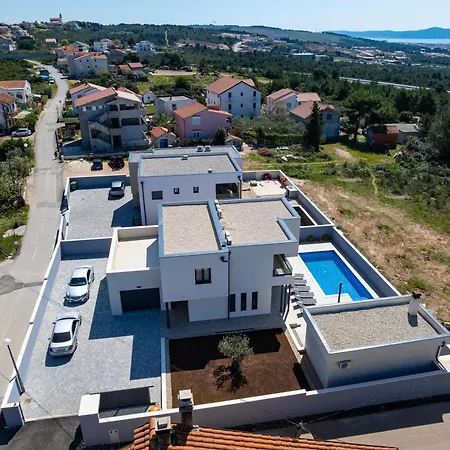 Βίλα Nina Ζαντάρ