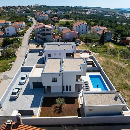 Βίλα Nina Ζαντάρ